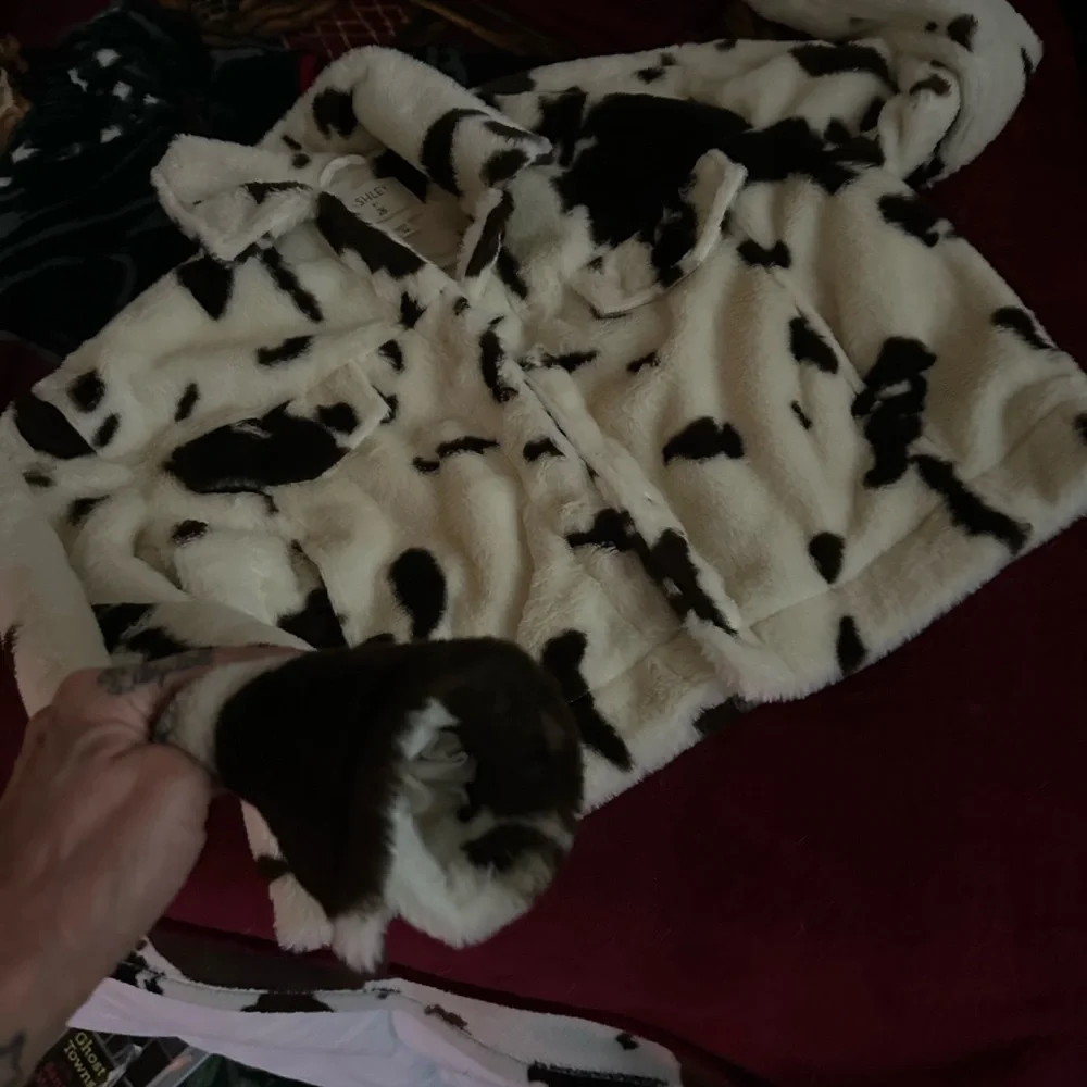 Cozy Black and White Faux Fur cow Jacket M - Picture 6 of 7